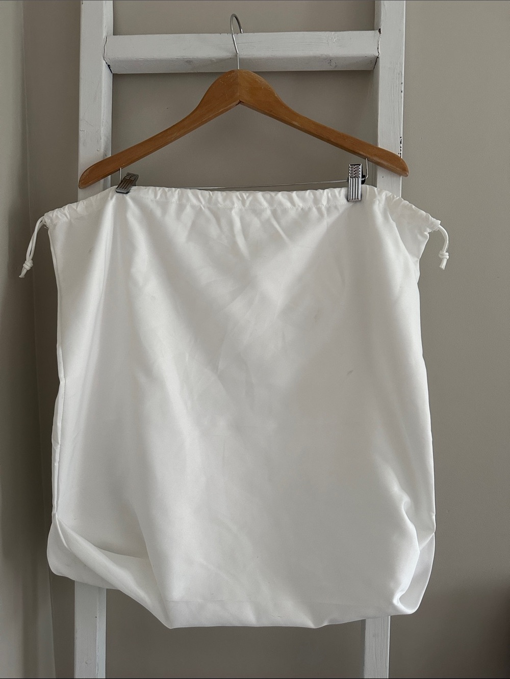 Away Drawstring Dust Bag - Picture 2 of 8